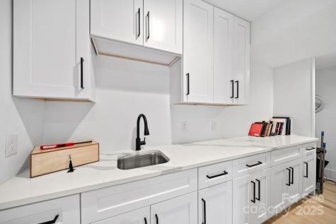 413 Coxe Avenue Charlotte NC 28208