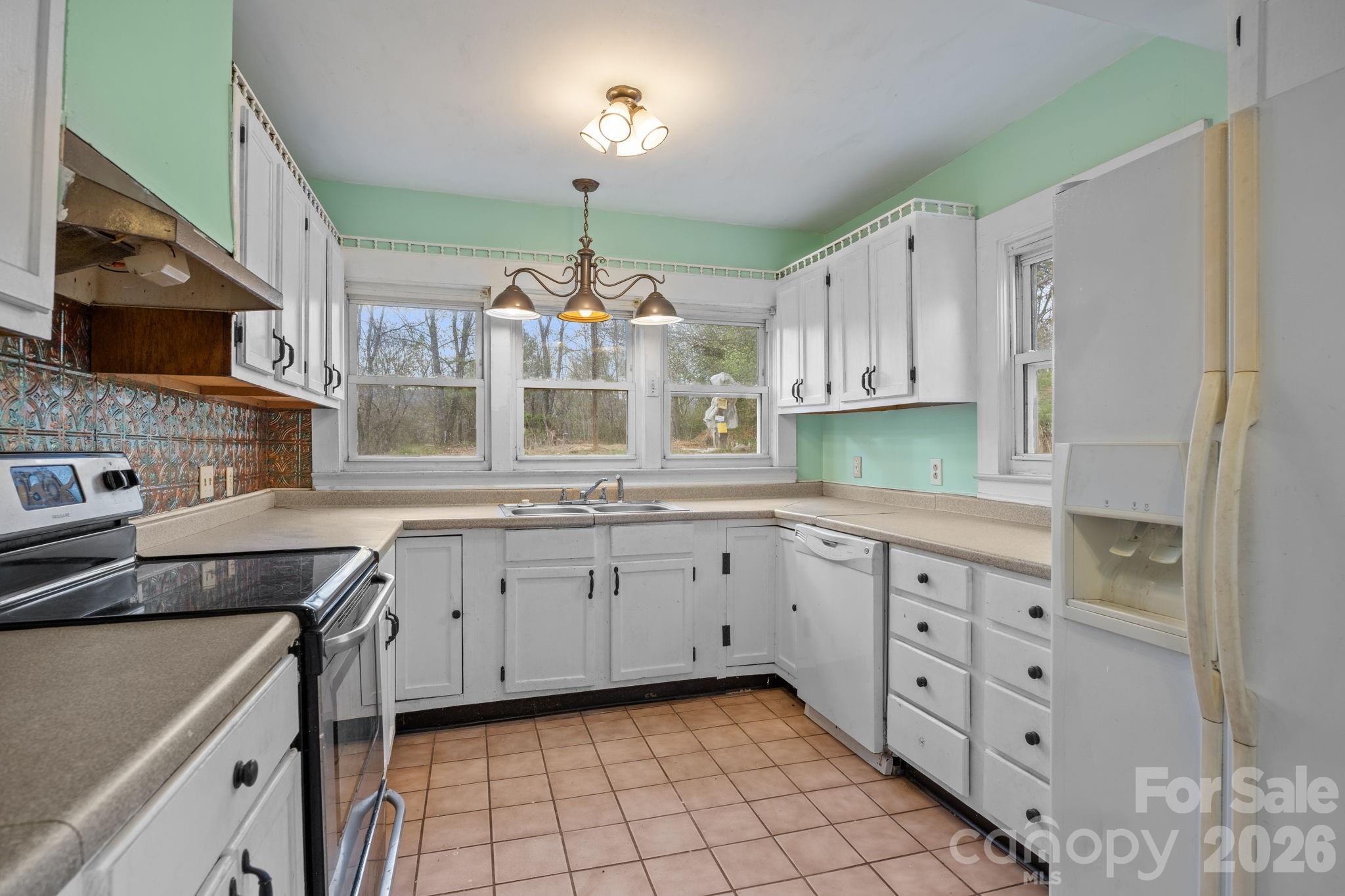 161 Pandora Circle Canton NC 28716