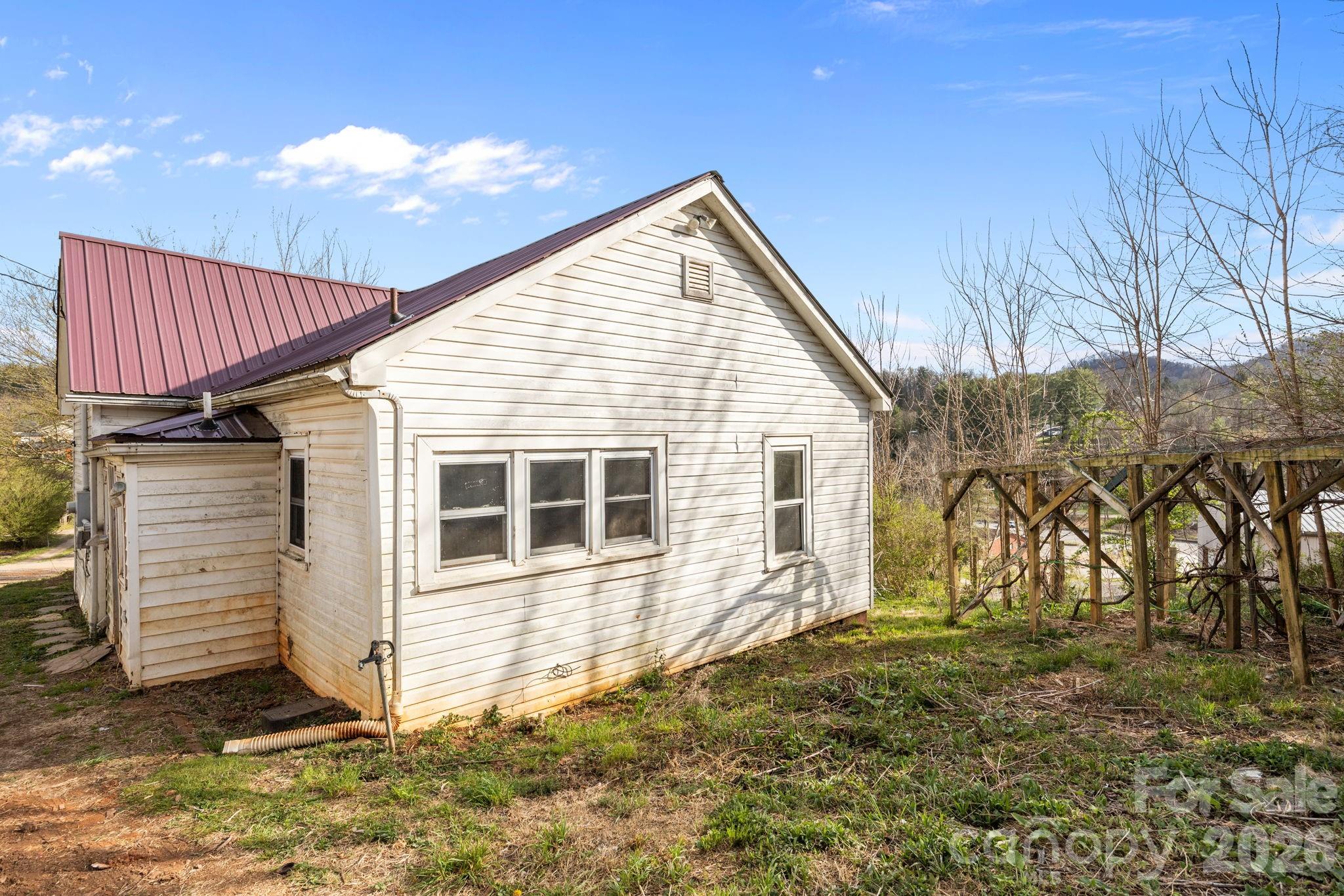 161 Pandora Circle Canton NC 28716