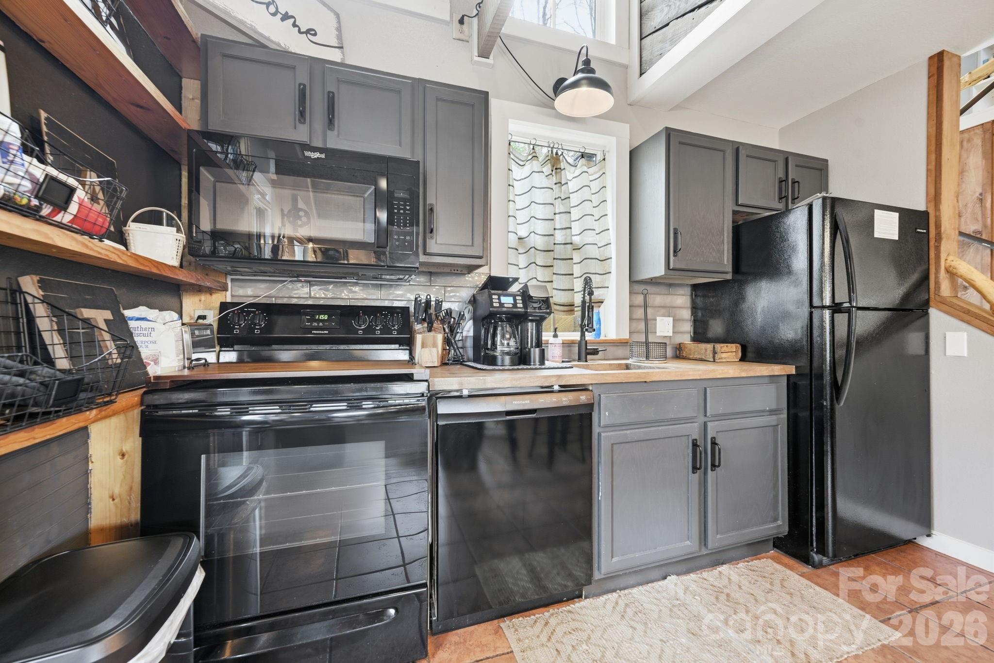 26/30 Yodelers Hollow Bryson City NC 28713