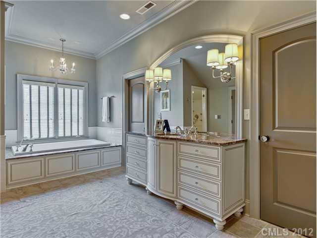 138 Altondale Avenue Charlotte NC 28207