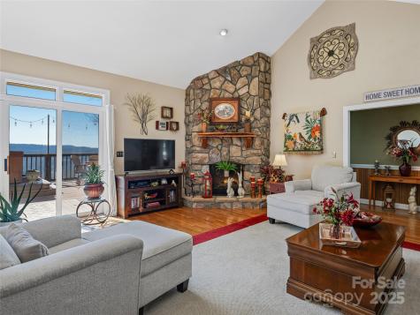 288 Hawks Point Drive Zirconia NC 28790