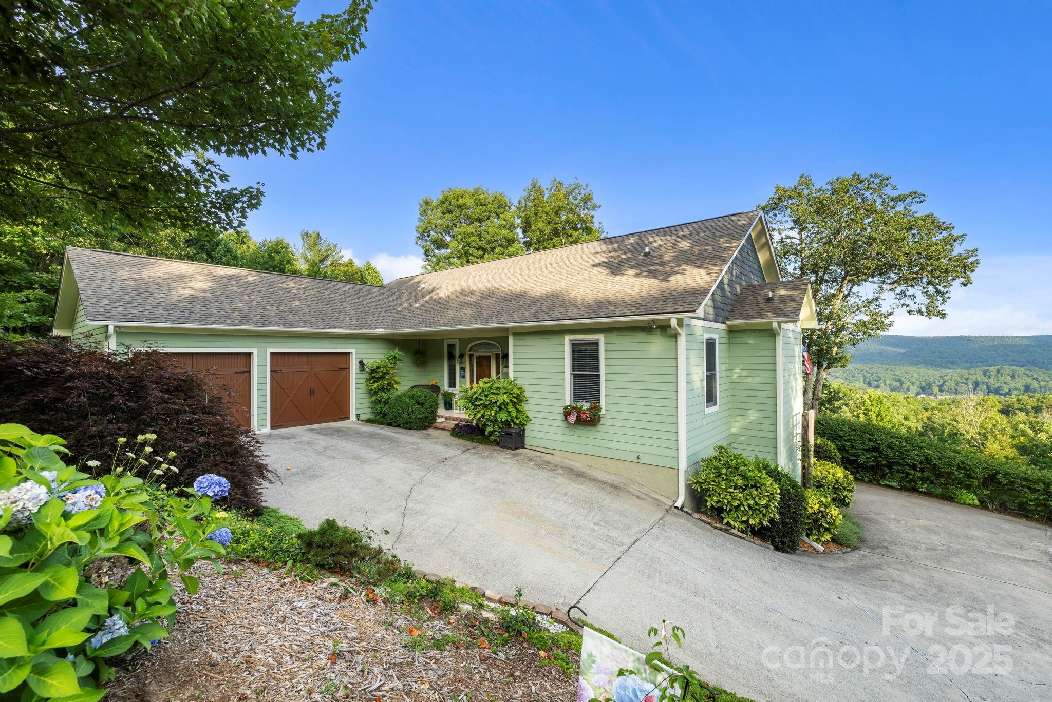 288 Hawks Point Drive Zirconia NC 28790