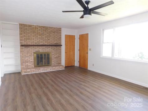 125 Fulton Drive Hendersonville NC 28792