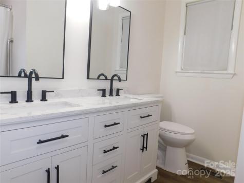 125 Fulton Drive Hendersonville NC 28792