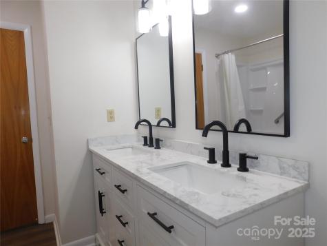 125 Fulton Drive Hendersonville NC 28792