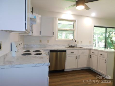 125 Fulton Drive Hendersonville NC 28792