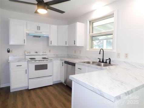 125 Fulton Drive Hendersonville NC 28792