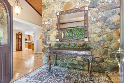 655 21st Avenue NW Hickory NC 28601