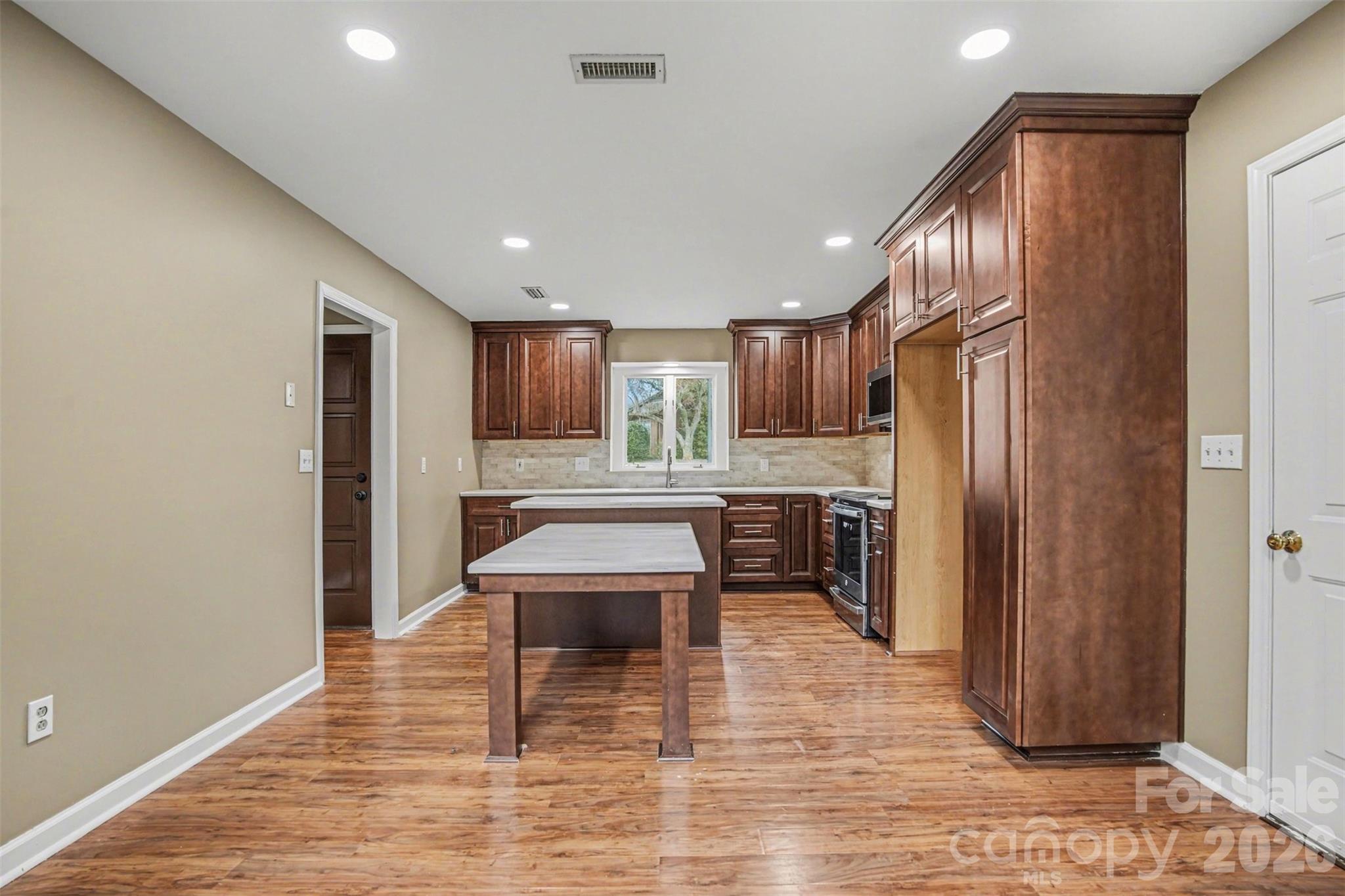 1742 NE 12th Street Hickory NC 28601