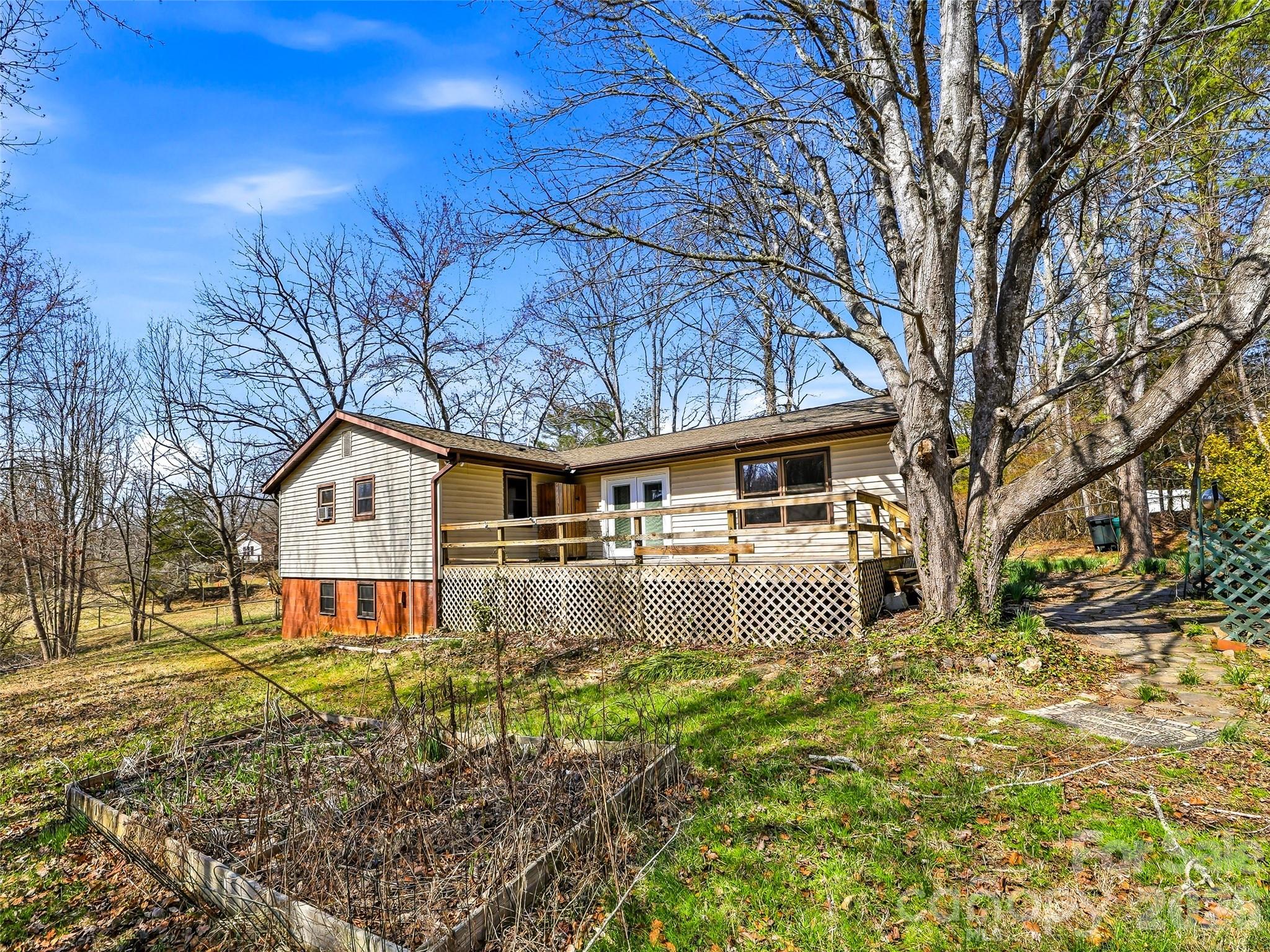 7 Nelson Road Hendersonville NC 28791