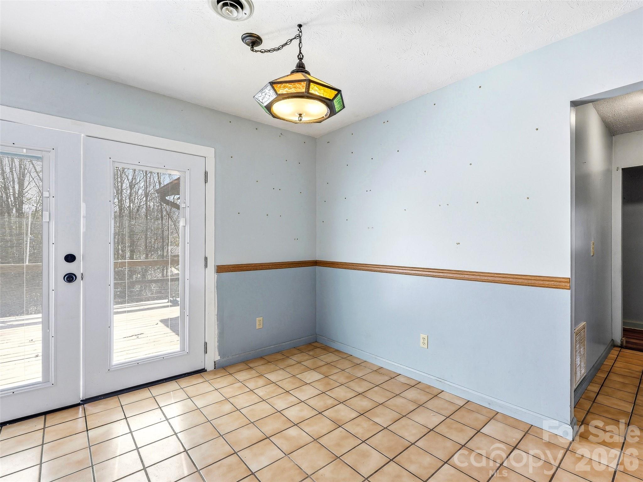 7 Nelson Road Hendersonville NC 28791