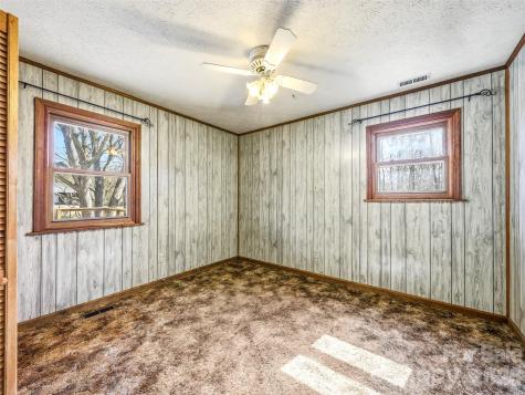 7 Nelson Road Hendersonville NC 28791