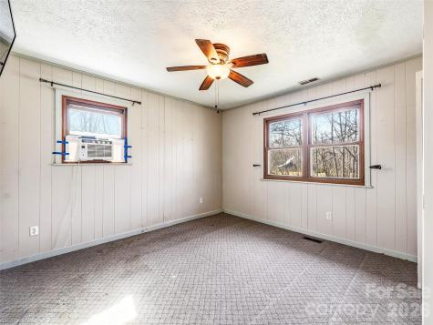 7 Nelson Road Hendersonville NC 28791