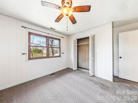 7 Nelson Road Hendersonville NC 28791