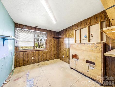 7 Nelson Road Hendersonville NC 28791