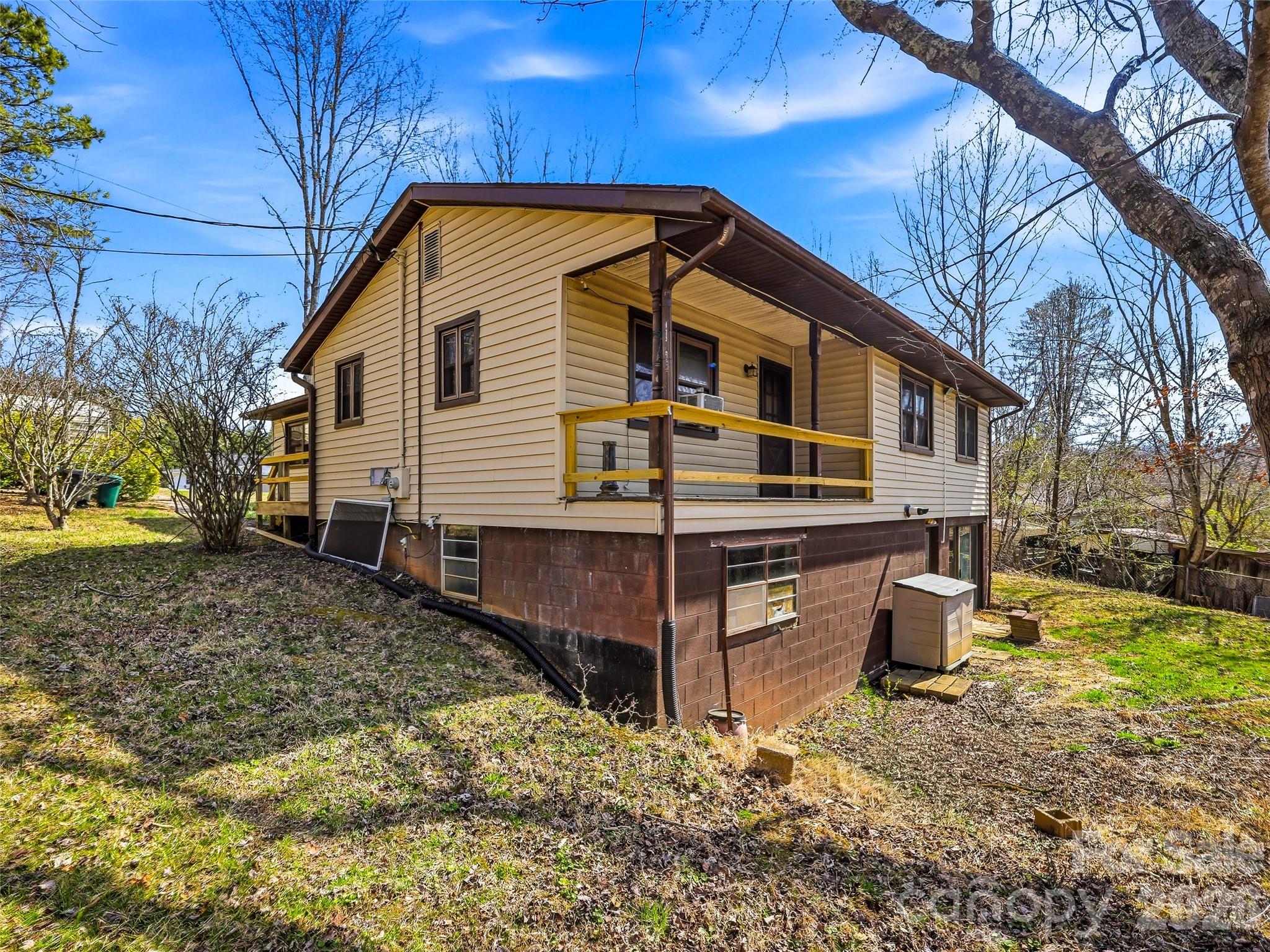 7 Nelson Road Hendersonville NC 28791