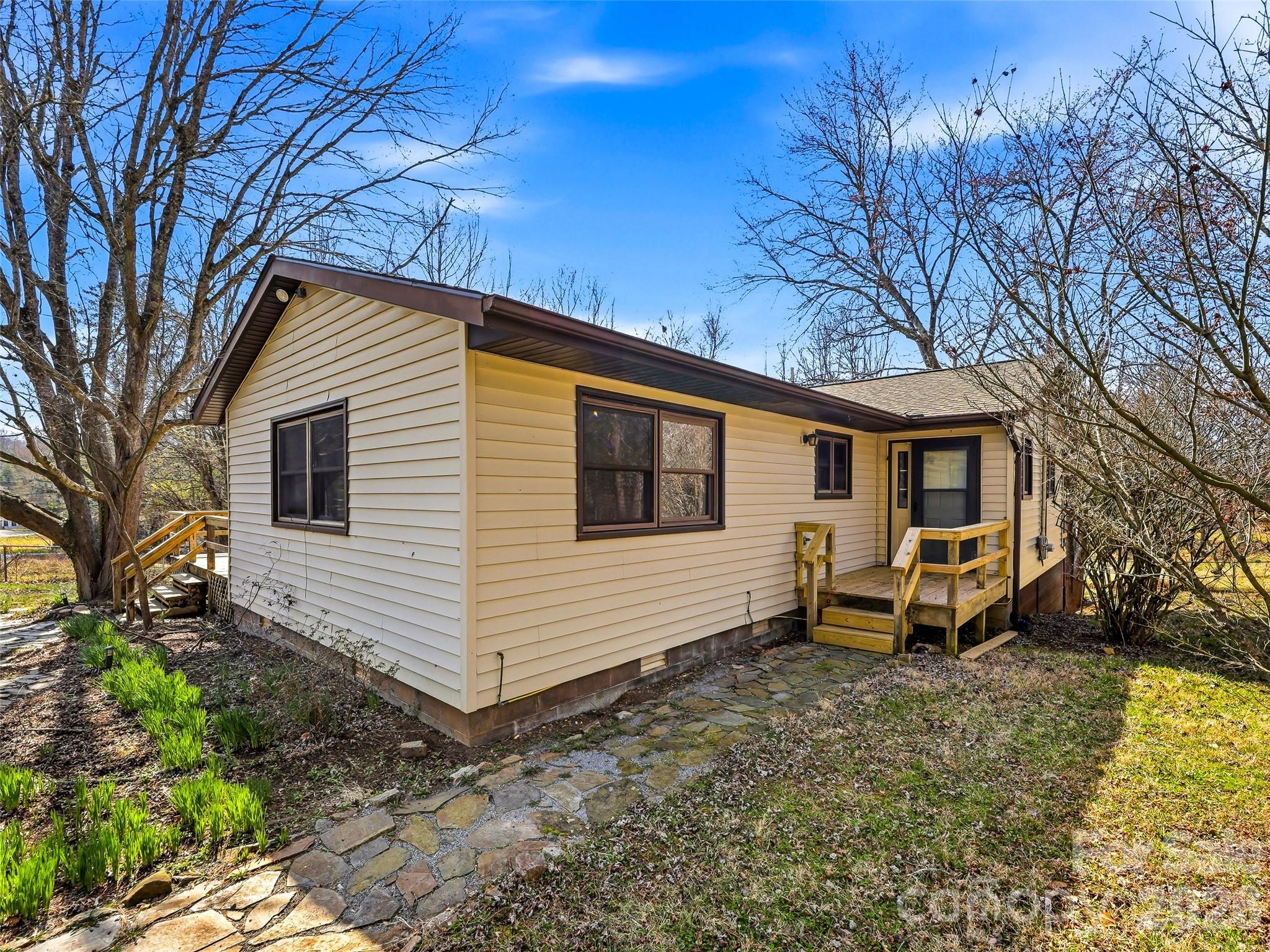 7 Nelson Road Hendersonville NC 28791