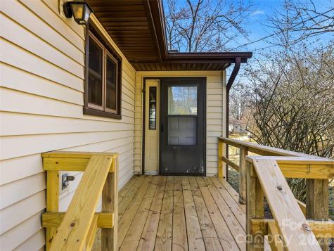 7 Nelson Road Hendersonville NC 28791