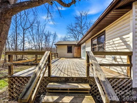 7 Nelson Road Hendersonville NC 28791