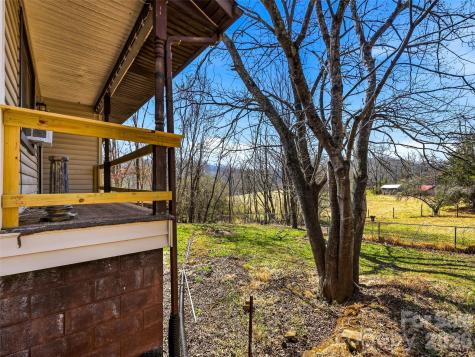 7 Nelson Road Hendersonville NC 28791