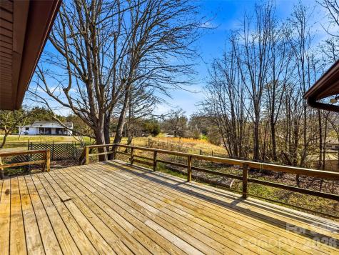 7 Nelson Road Hendersonville NC 28791
