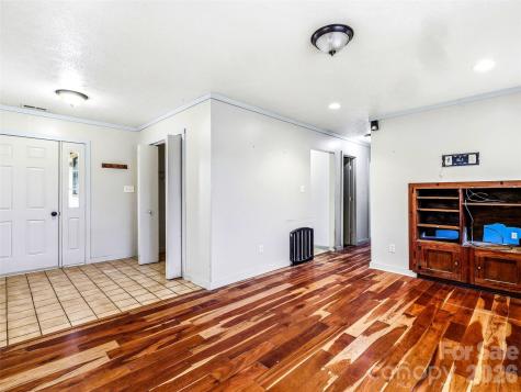 7 Nelson Road Hendersonville NC 28791