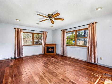 7 Nelson Road Hendersonville NC 28791