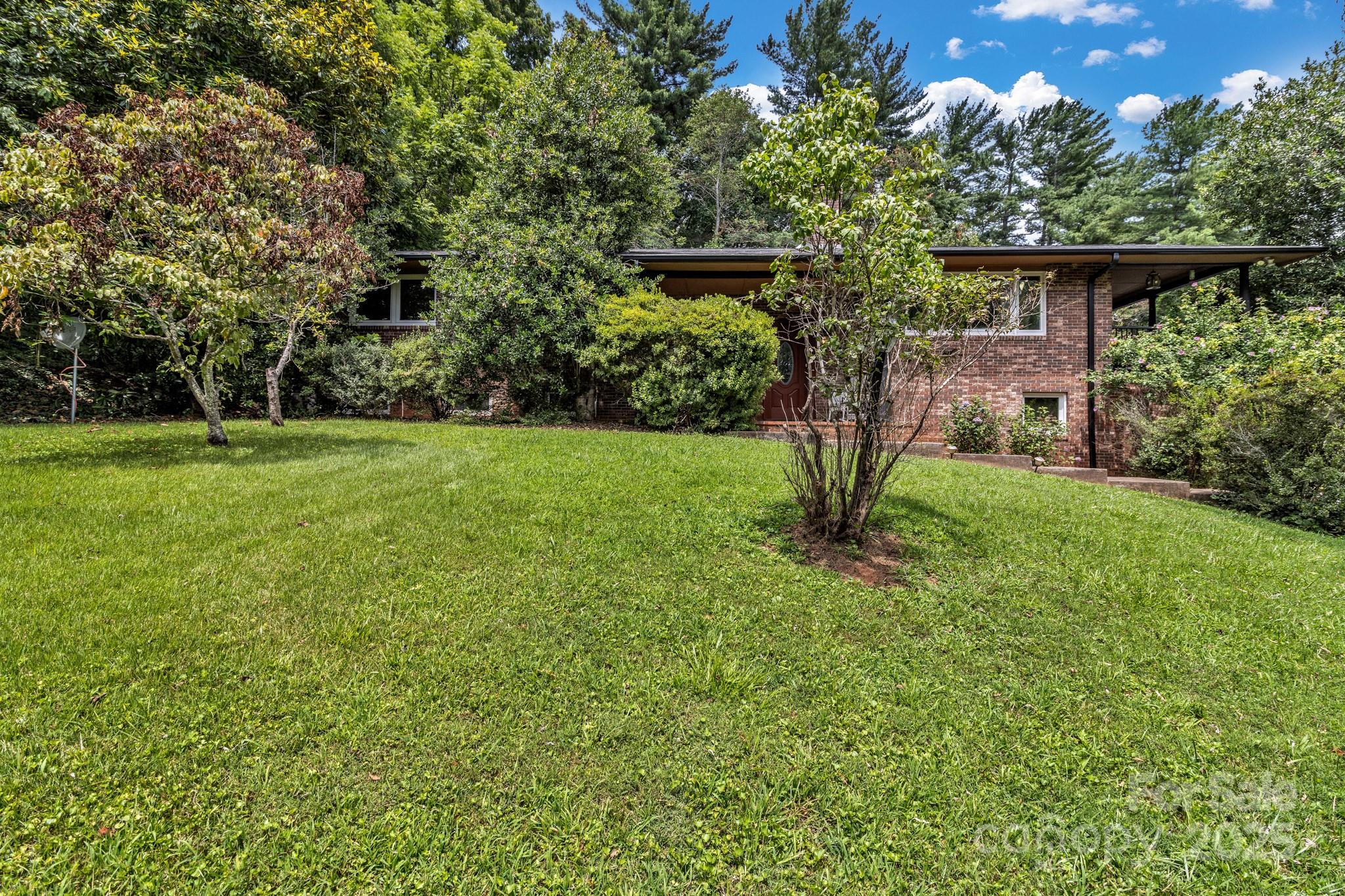31 Mark Twain Road Asheville NC 28805