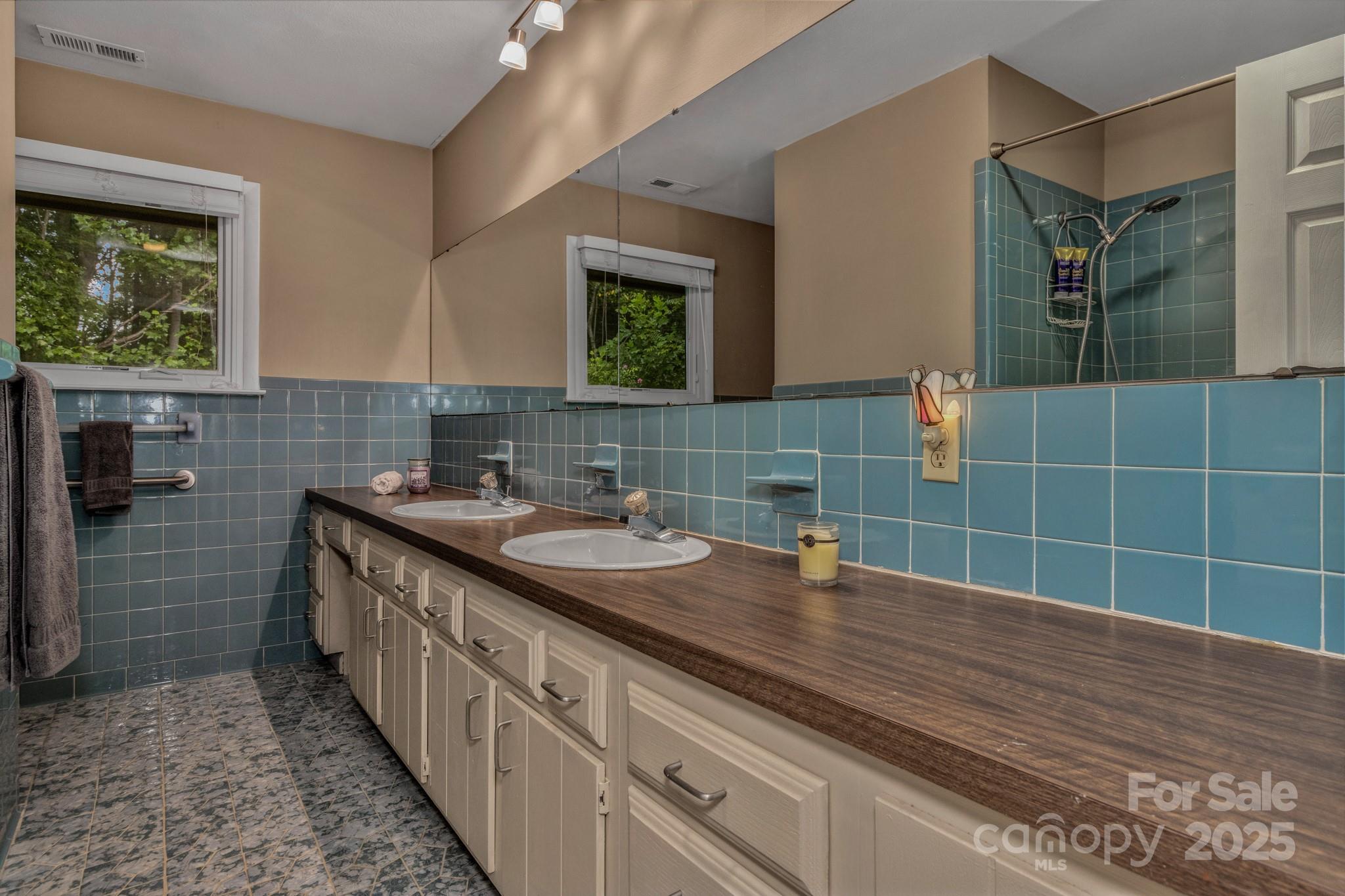 31 Mark Twain Road Asheville NC 28805