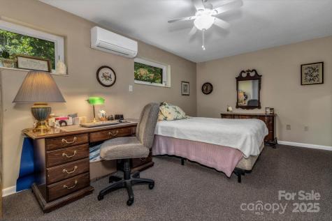 31 Mark Twain Road Asheville NC 28805