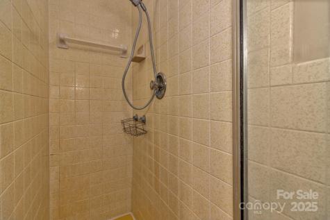 31 Mark Twain Road Asheville NC 28805