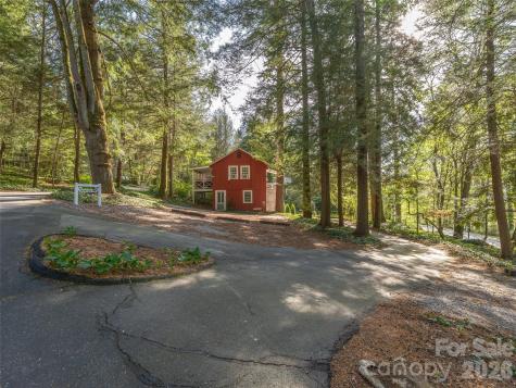 300 Ivy Terrace Drive Saluda NC 28773