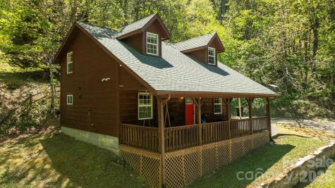 95 Lasso Lane Waynesville NC 28785