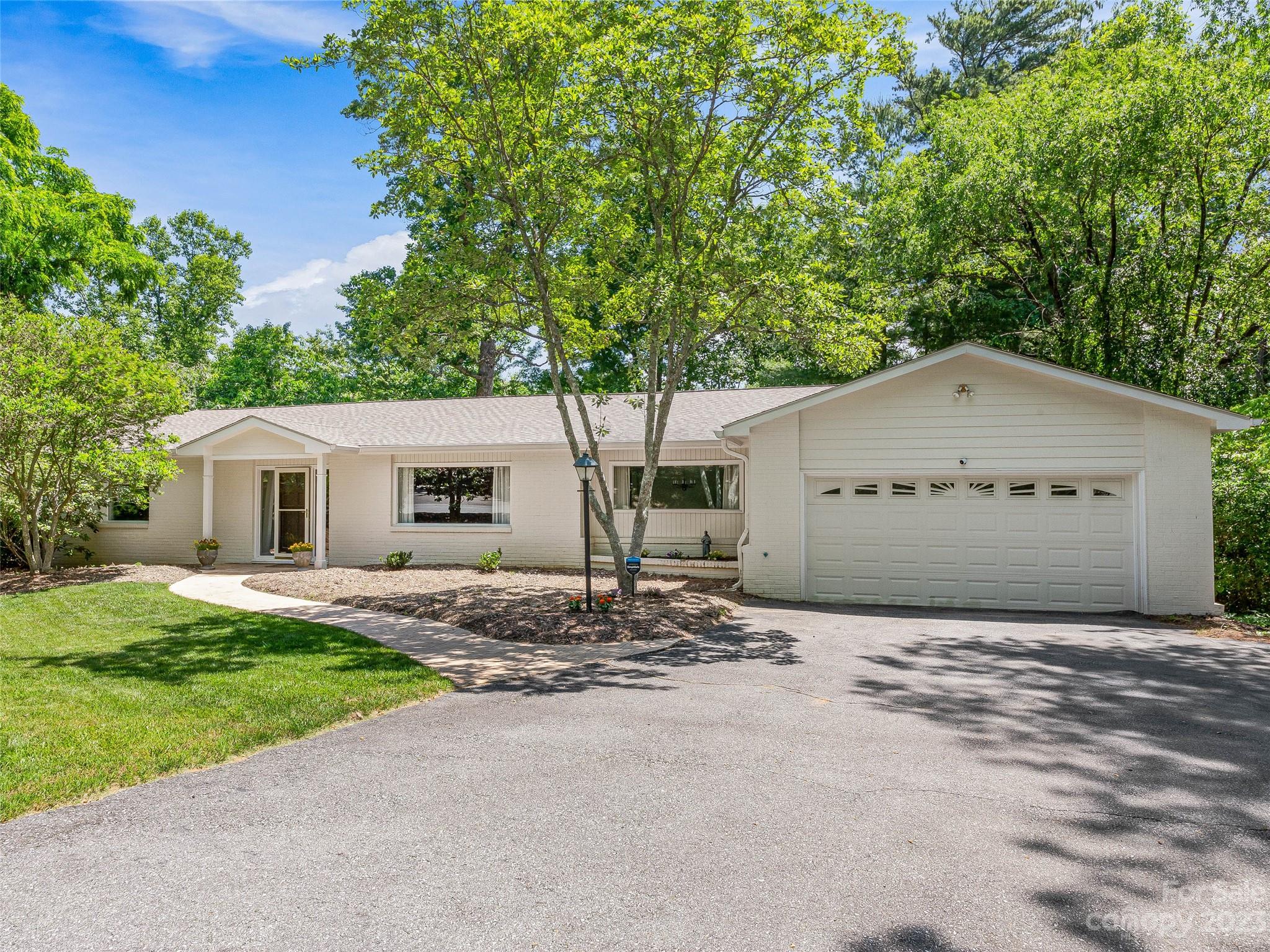 21 Robinhood Road Asheville NC 28804