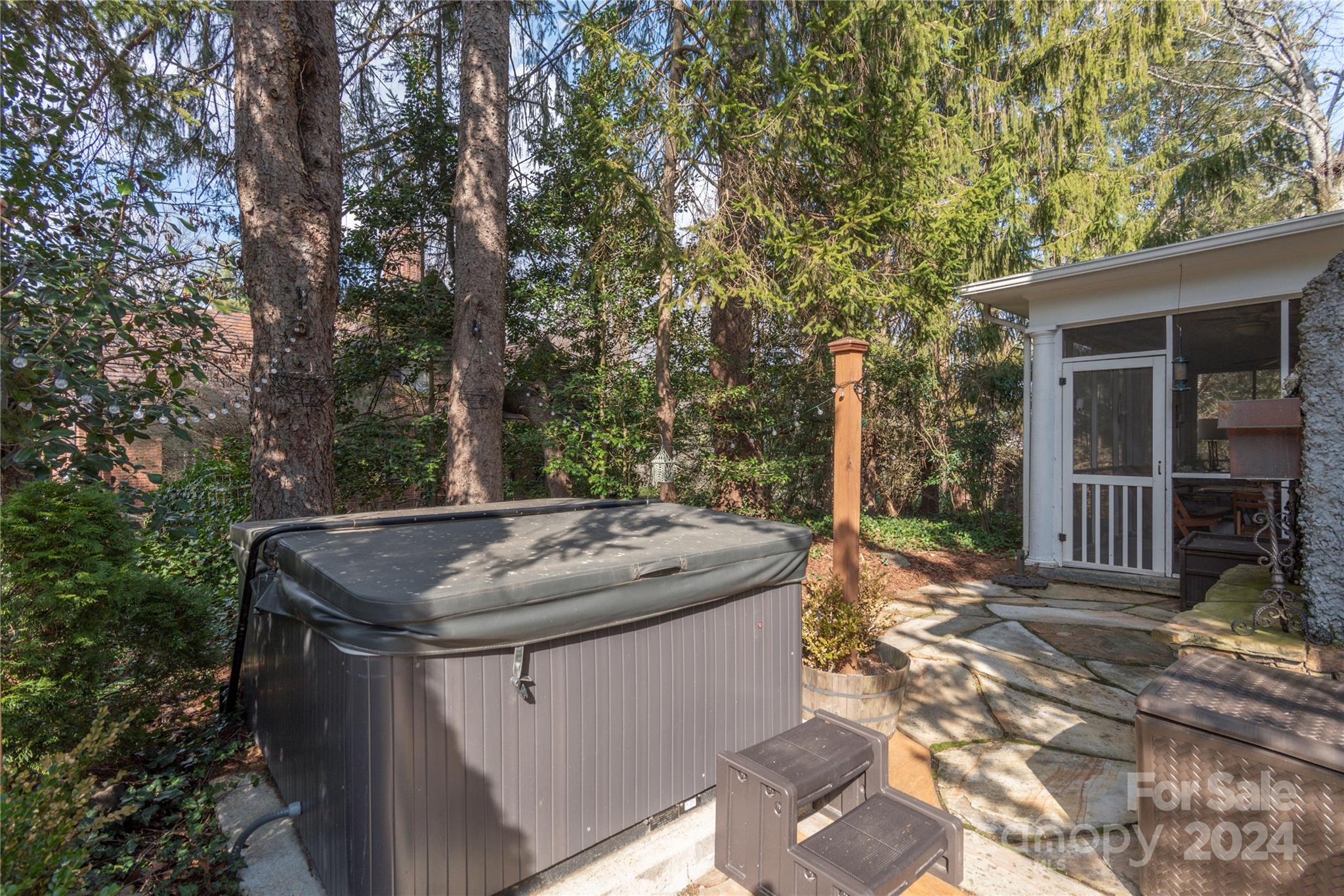 3 Red Oak Road Asheville NC 28804