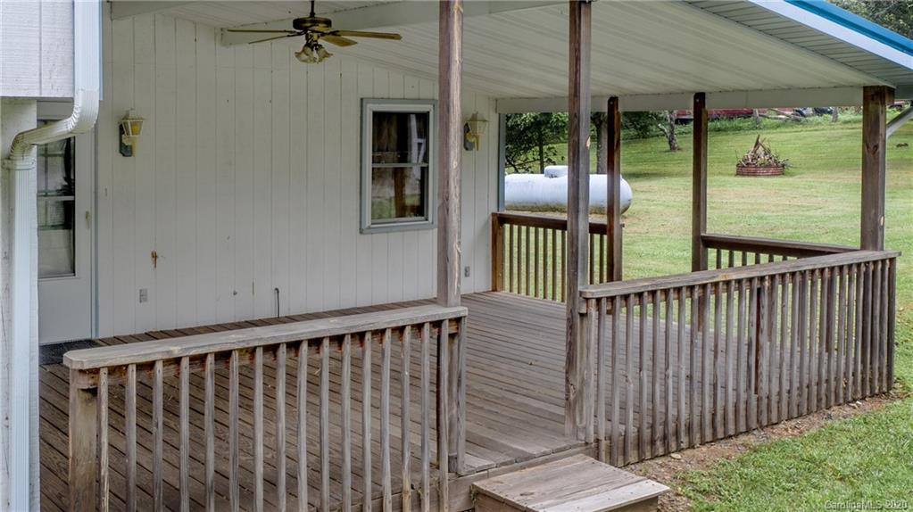 1005 Cattail Creek Road Burnsville NC 28714