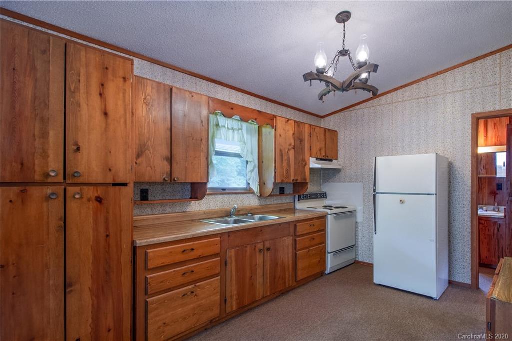 1005 Cattail Creek Road Burnsville NC 28714
