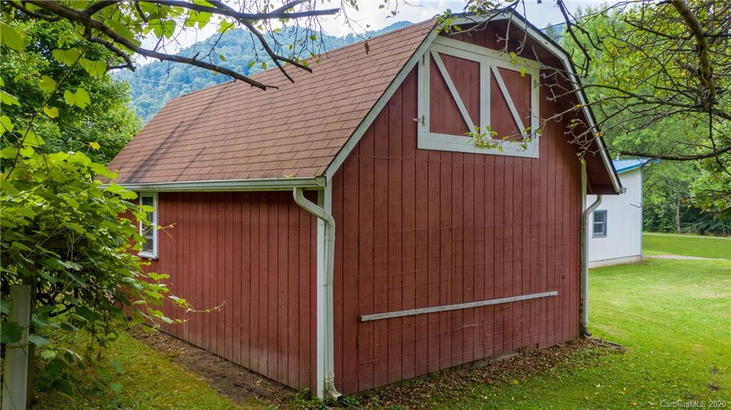 1005 Cattail Creek Road Burnsville NC 28714
