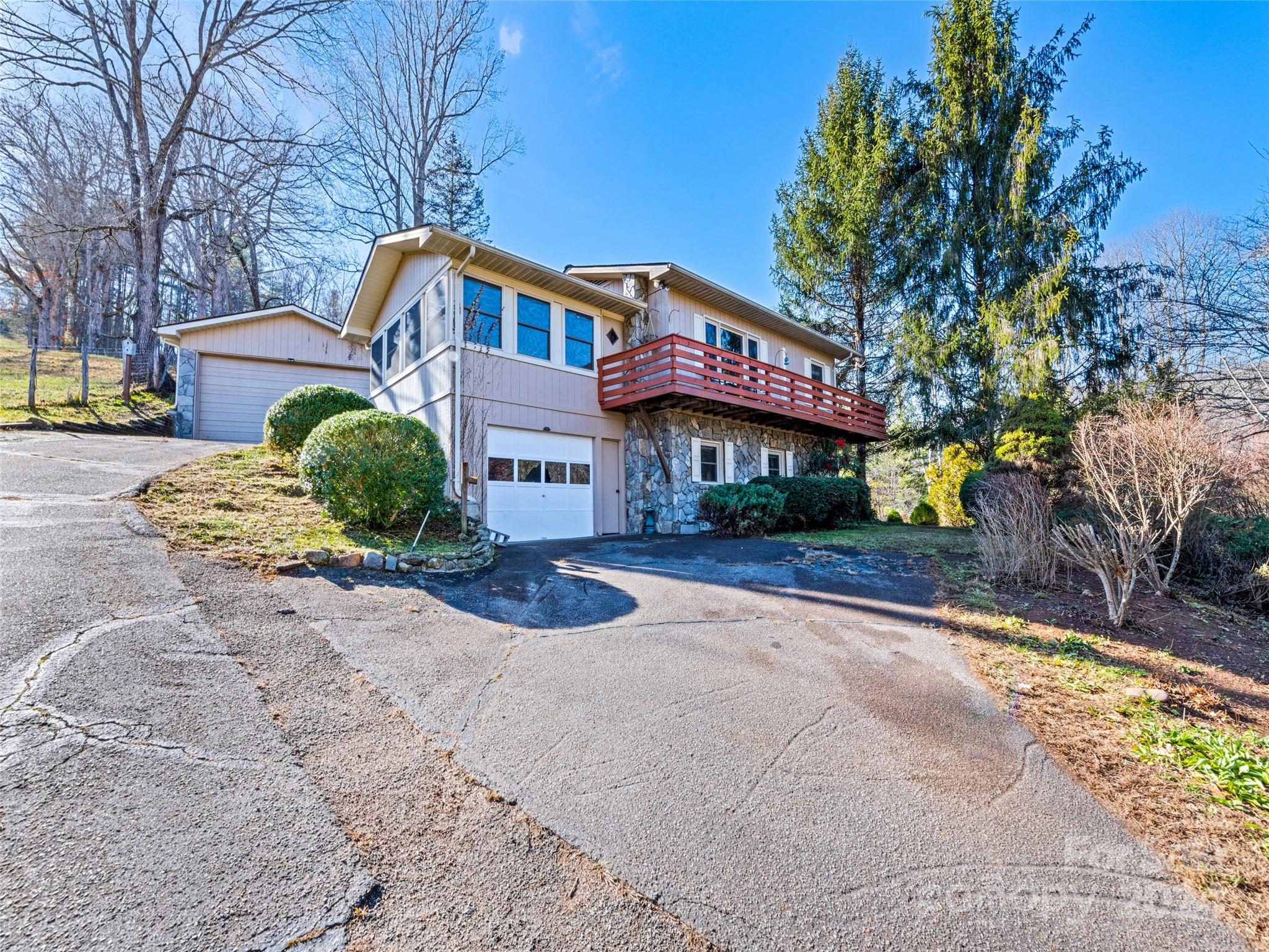 142 Dirt Road Sylva NC 28779
