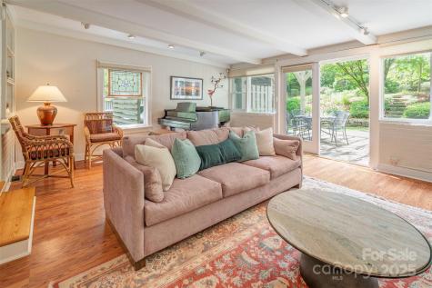 47 Lakeview Road Asheville NC 28804