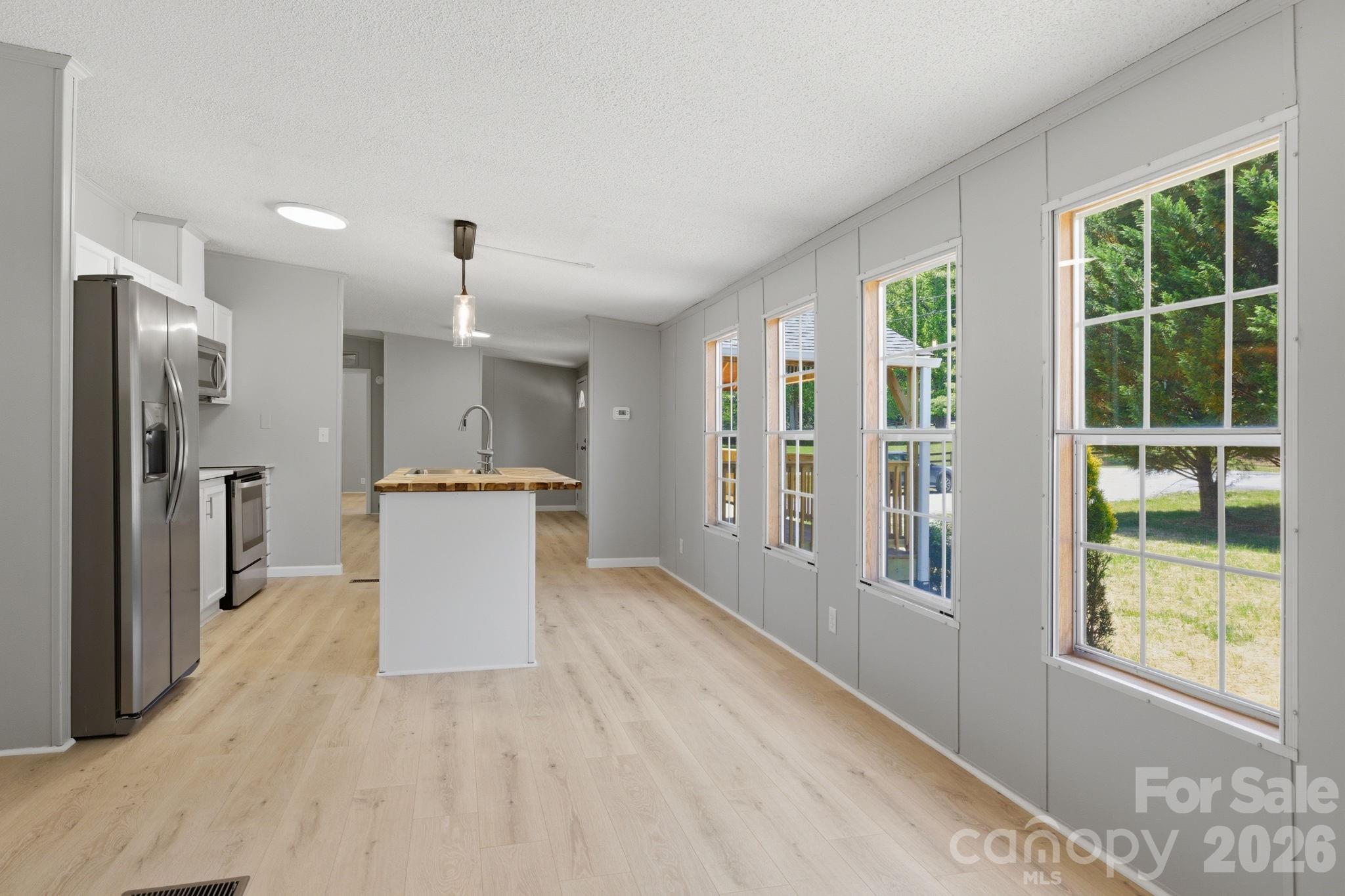 6490 Willow Road Hendersonville NC 28739