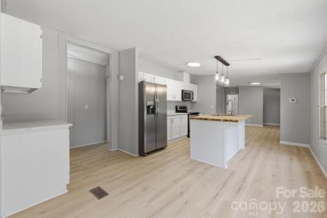 6490 Willow Road Hendersonville NC 28739