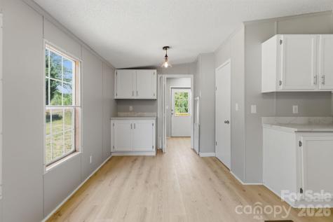 6490 Willow Road Hendersonville NC 28739