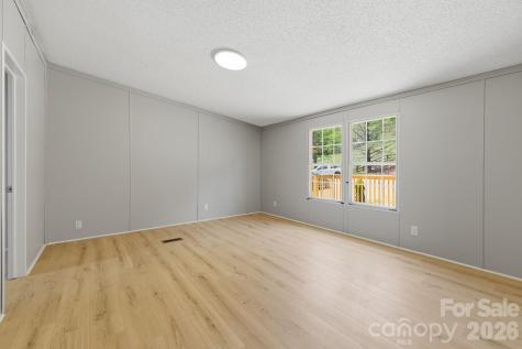 6490 Willow Road Hendersonville NC 28739