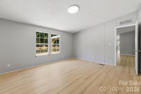 6490 Willow Road Hendersonville NC 28739