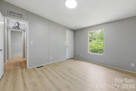 6490 Willow Road Hendersonville NC 28739