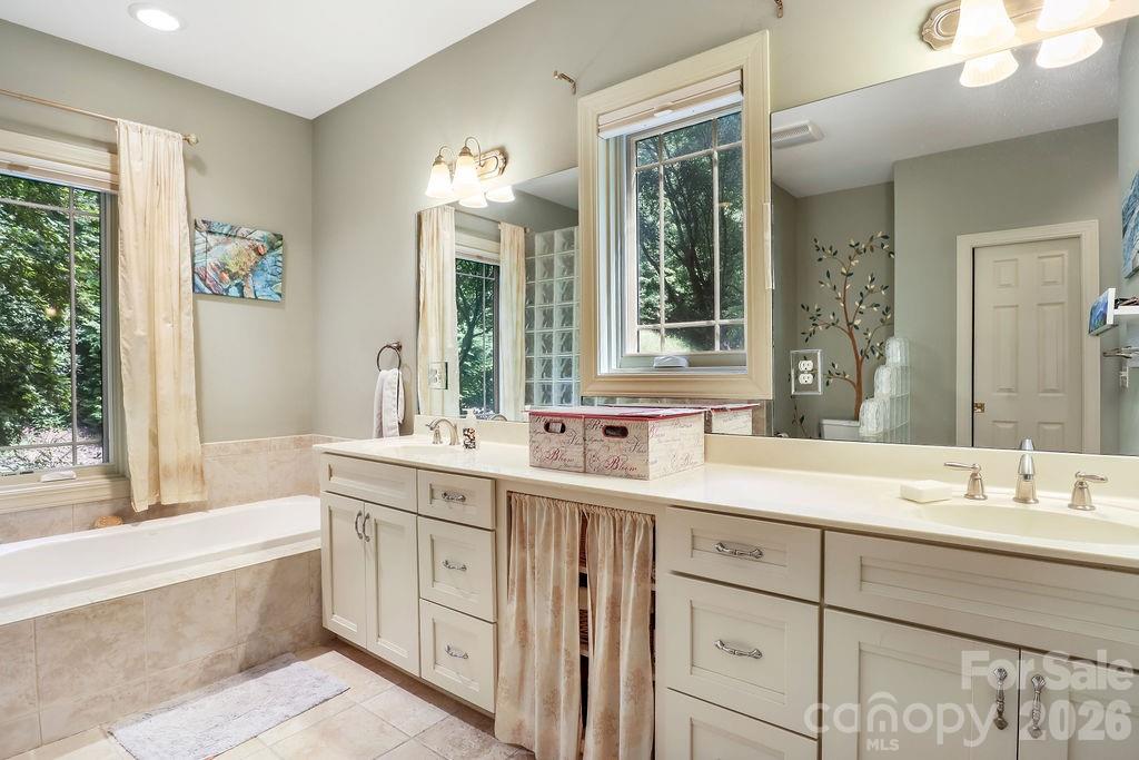 301 Gateway Drive Hendersonville NC 28739