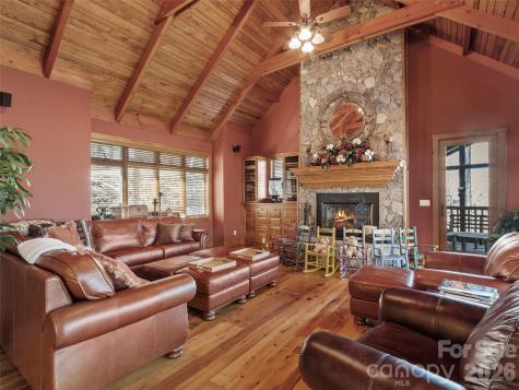 56 Spring House Drive Burnsville NC 28714