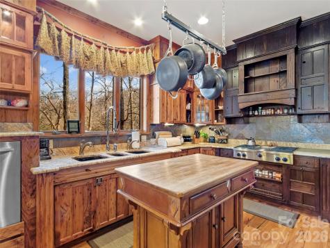 56 Spring House Drive Burnsville NC 28714